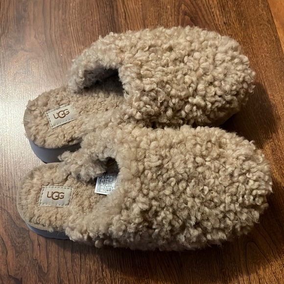 UGG Shoes - Ugg maxi curly platform slipper